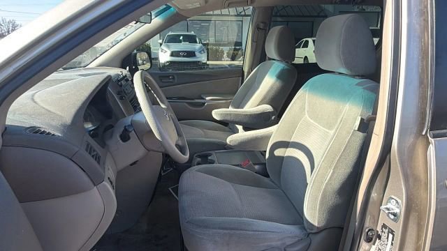 Used 2009 Toyota Sienna CE image 9