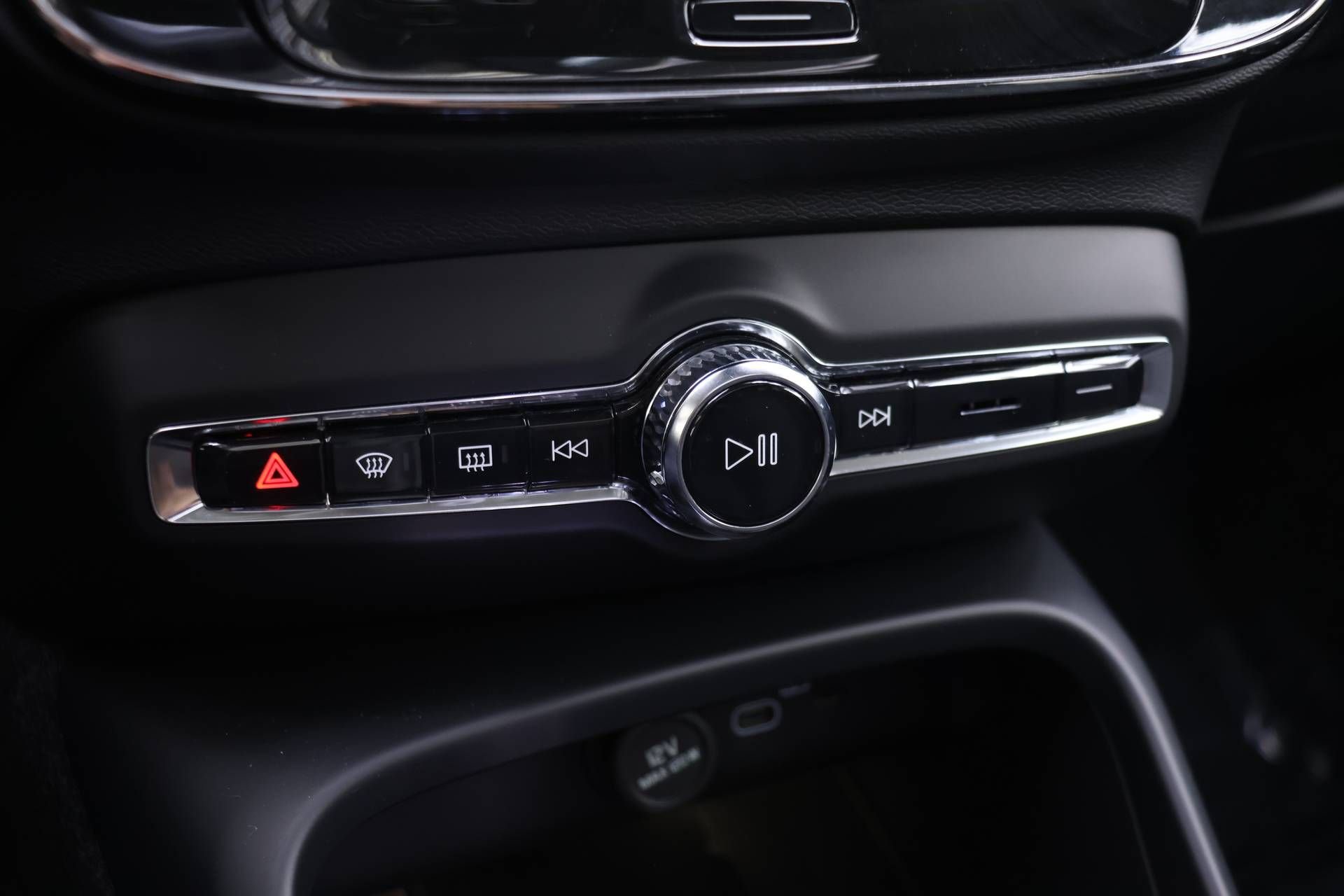 New 2026 Volvo XC40 B5 Plus w/ Protection Package Premier AWD/4WD image 9