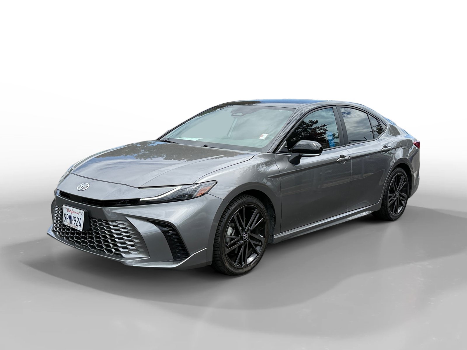 Used 2025 Toyota Camry XSE FWD image 1