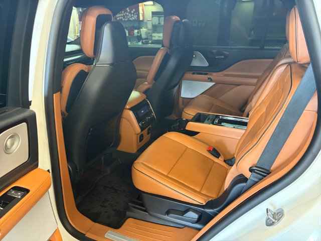 Used 2025 Lincoln Aviator Black Label AWD/4WD image 10
