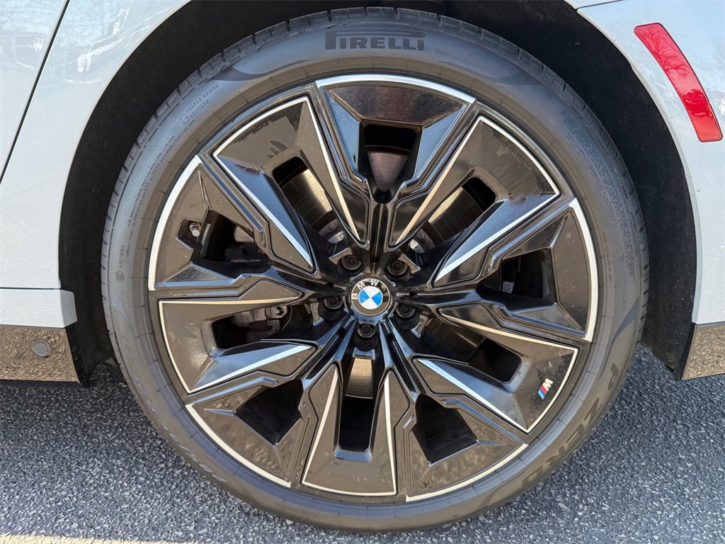 Certified 2023 BMW 760i xDrive 760i xDrive w/ Luxury Rear Seating Package image 15