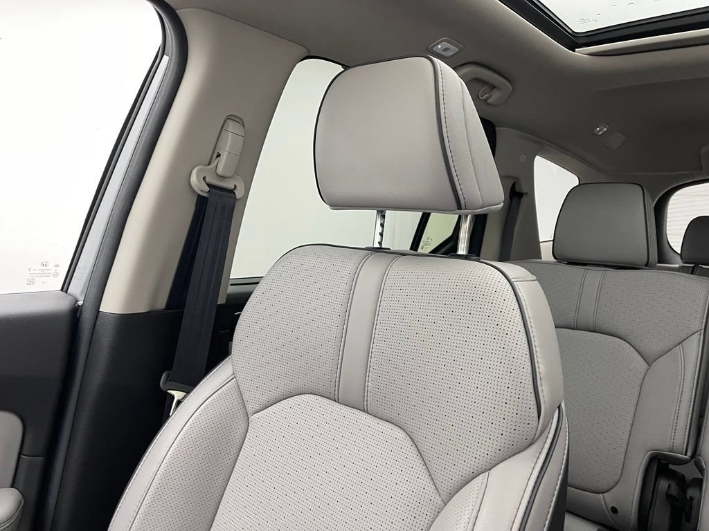 Used 2025 Honda Pilot Elite image 45
