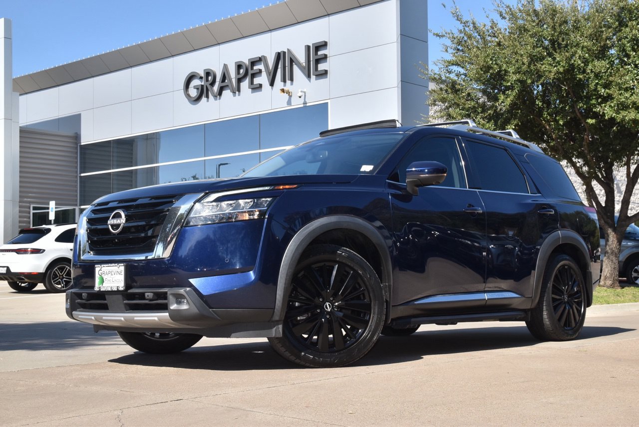 Used 2022 Nissan Pathfinder Platinum w/ Lighting Package (N93) AWD/4WD image 2