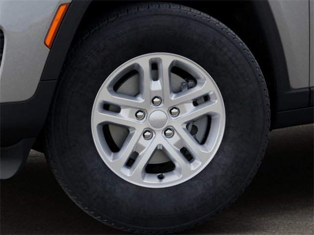 New 2025 Jeep Grand Cherokee Laredo image 8