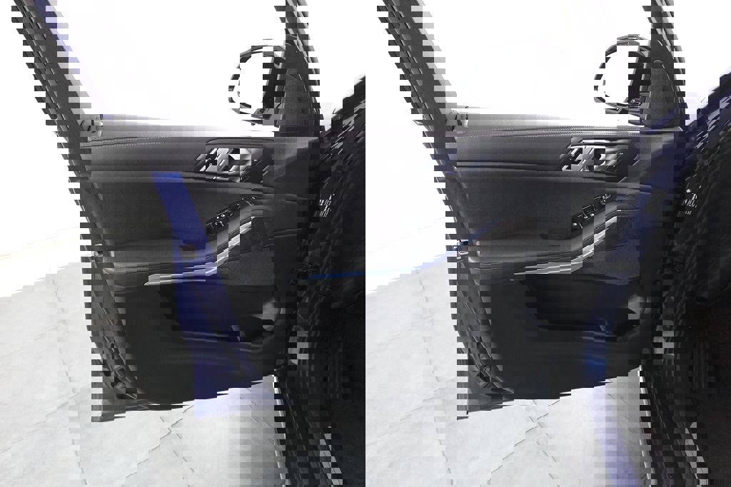 Used 2022 BMW X5 xDrive40i w/ Climate Comfort Package image 8