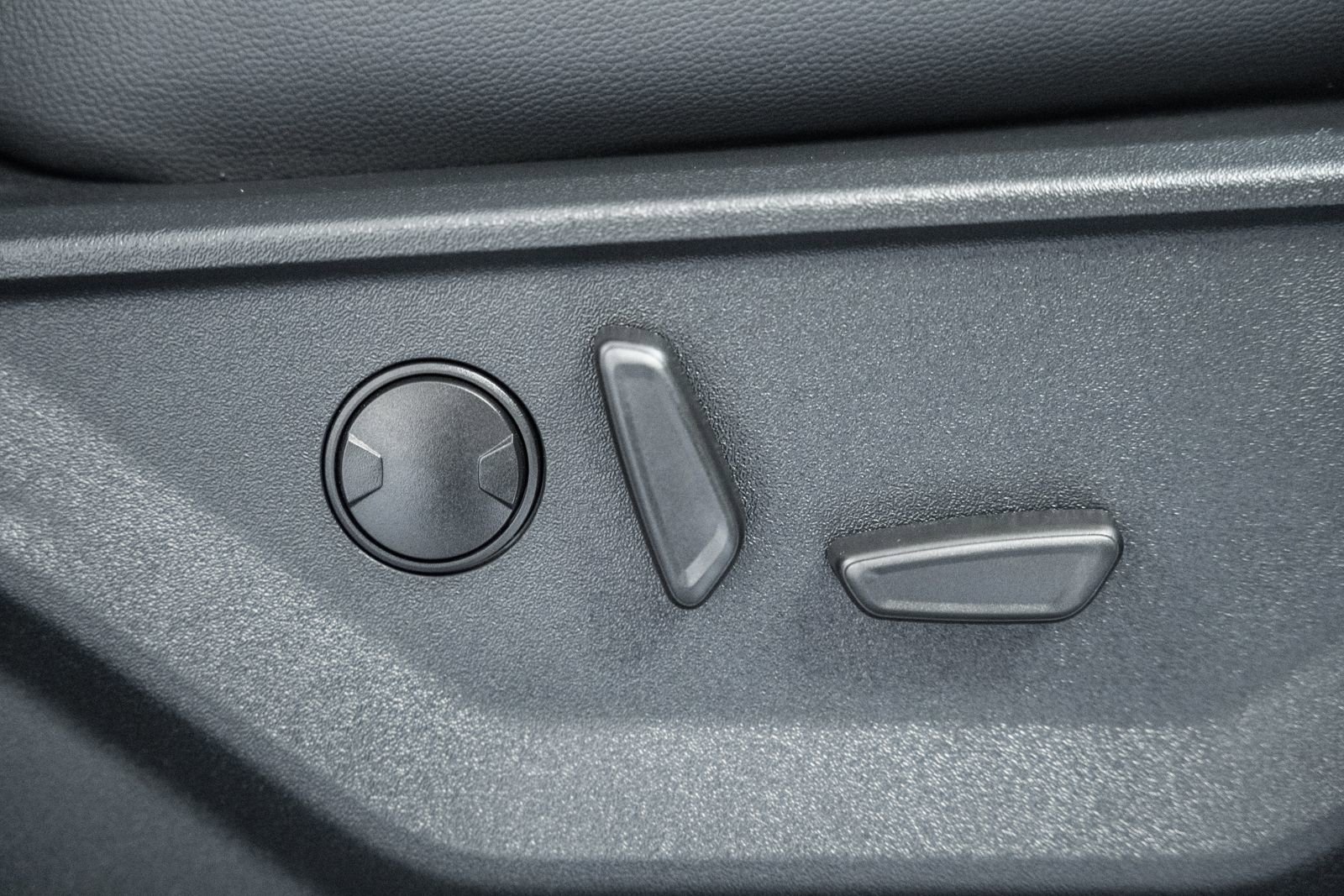 Used 2025 Ford F250 Lariat w/ Black Appearance Package image 42