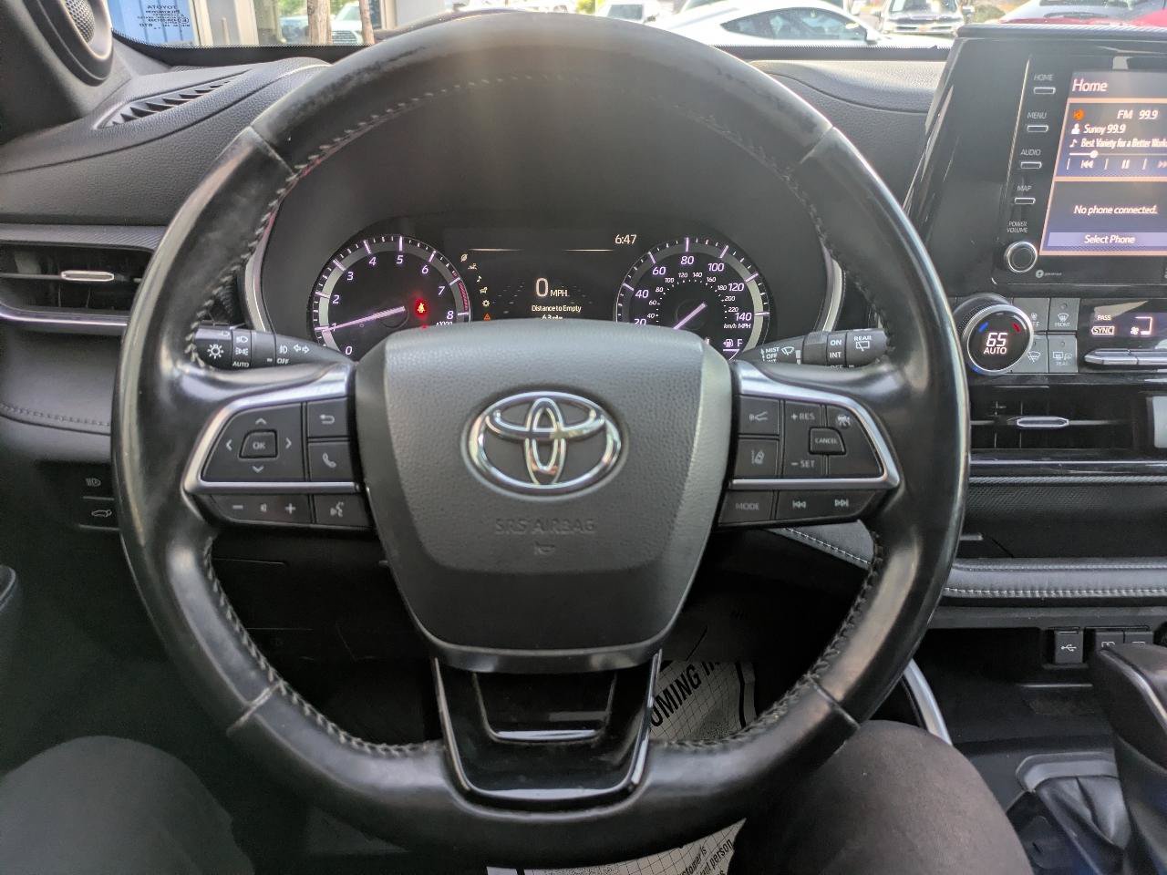 Used 2021 Toyota Highlander XSE FWD image 8