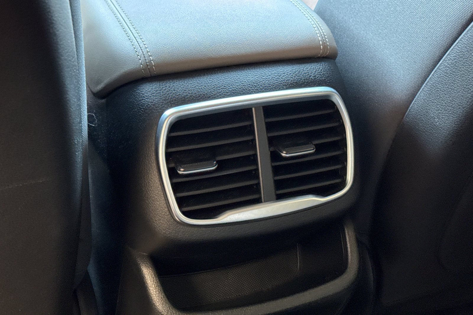 Used 2019 Hyundai Santa Fe SE FWD image 16