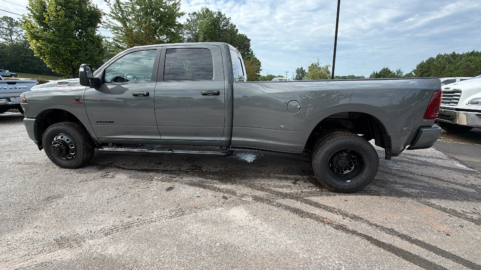 New 2026 RAM 3500 Big Horn AWD/4WD image 11