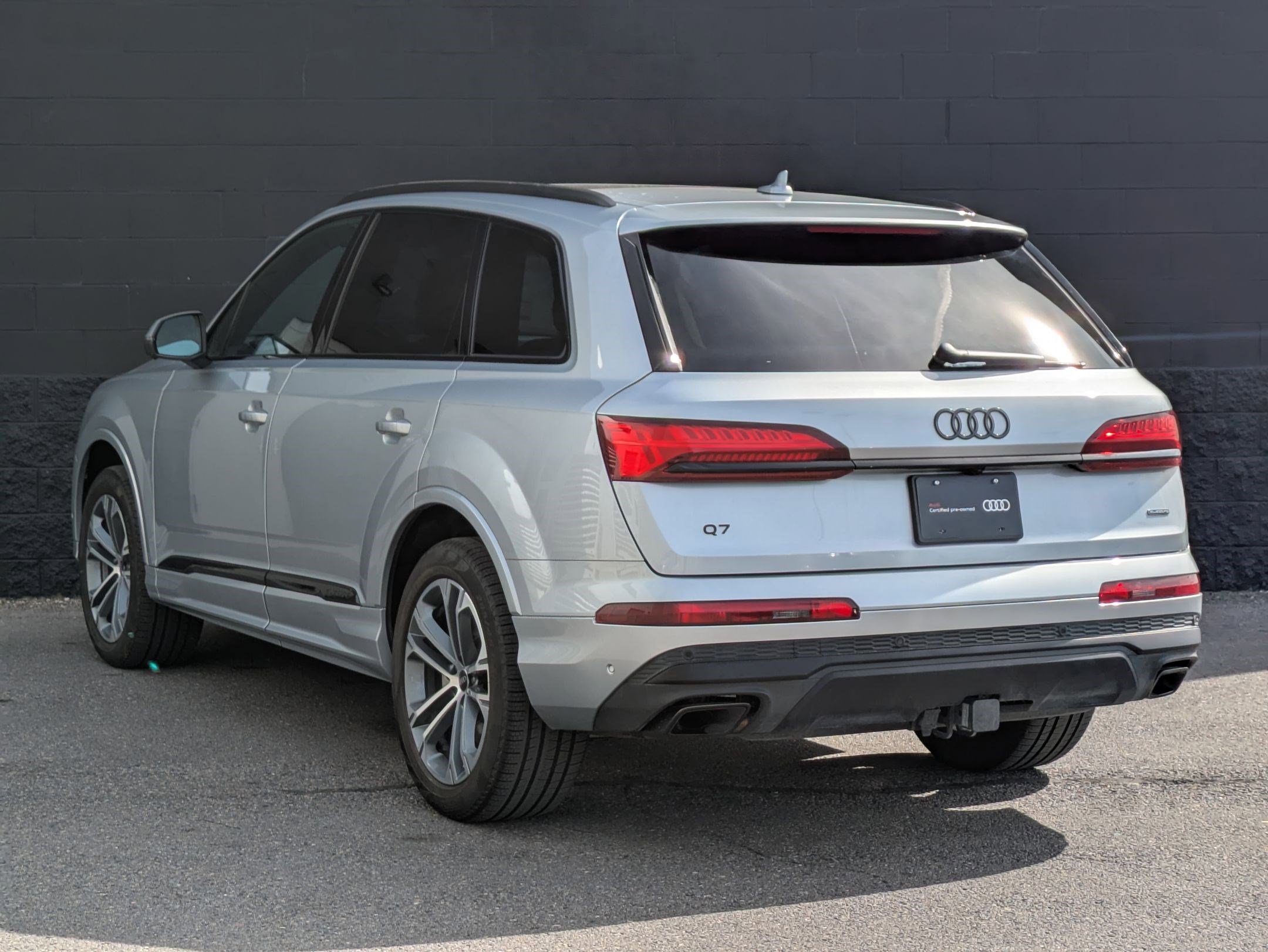 Certified 2025 Audi Q7 2.0T Premium w/ Convenience Plus Package image 8