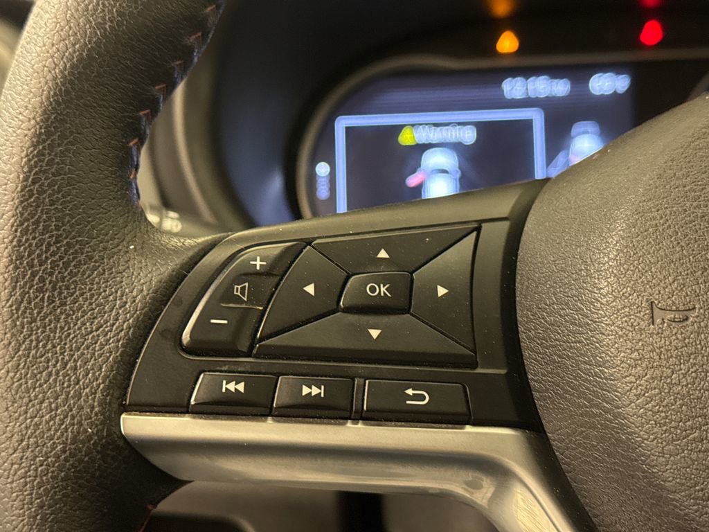 Used 2018 Nissan Kicks SR image 29