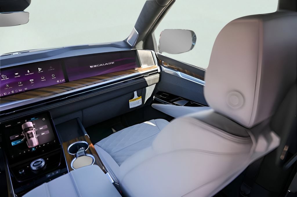 Used 2025 Cadillac Escalade Sport Platinum w/ LPO, Floor Liner Package AWD/4WD image 28