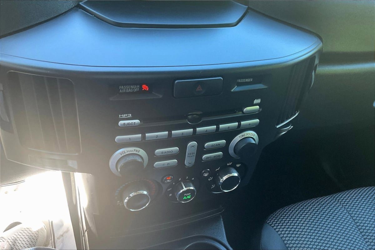Used 2011 Mitsubishi Endeavor LS AWD/4WD image 9