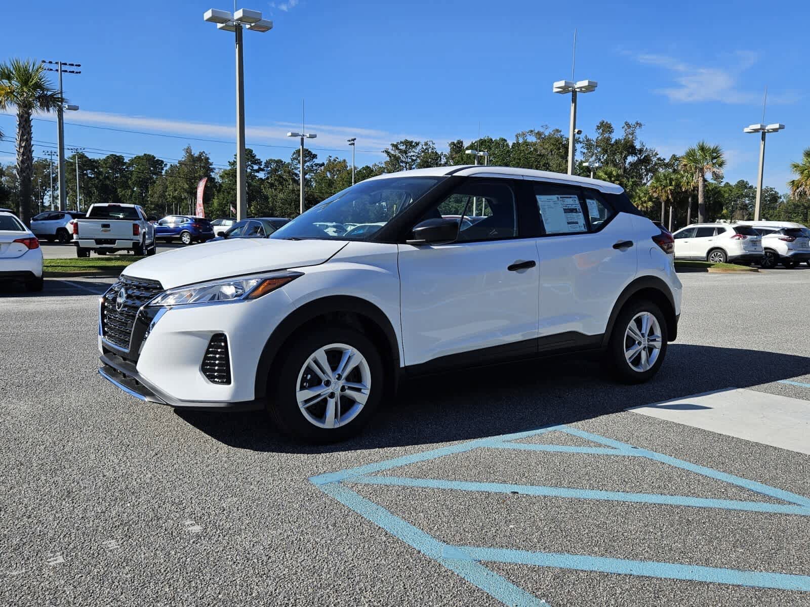 New 2025 Nissan Kicks Play S image 2