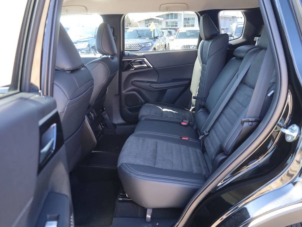 New 2025 Mitsubishi Outlander SE image 22