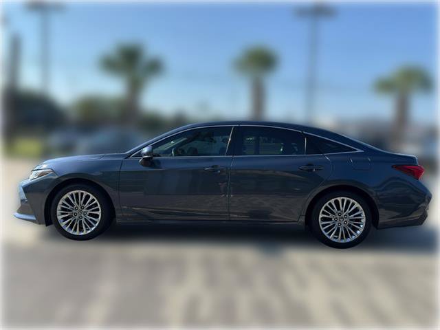 Used 2019 Toyota Avalon Limited FWD image 3