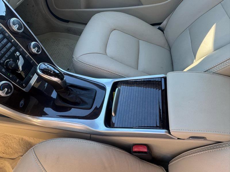 Used 2015 Volvo XC70 T5 Premier w/ Convenience Package image 12