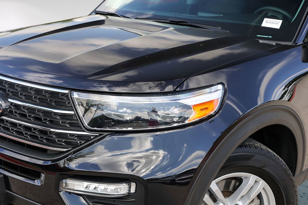 Used 2023 Ford Explorer XLT w/ Equipment Group 202A image 3