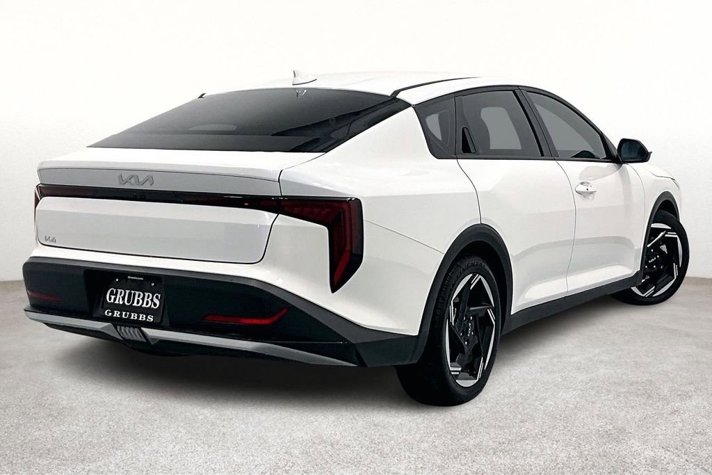 Used 2025 Kia K4 EX image 2