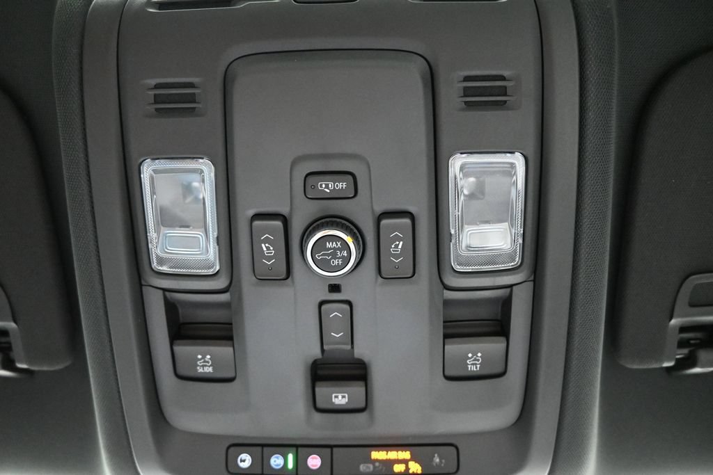 Used 2025 Chevrolet Tahoe Premier AWD/4WD image 25