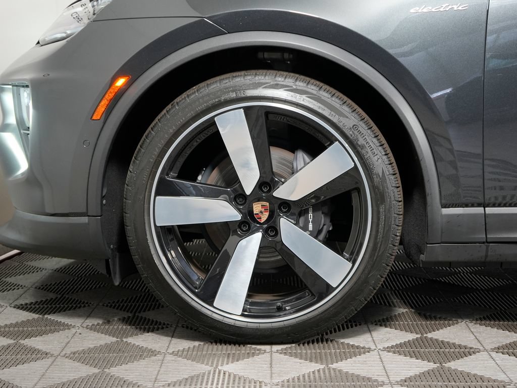Certified 2025 Porsche Macan 4 Electric AWD/4WD image 13