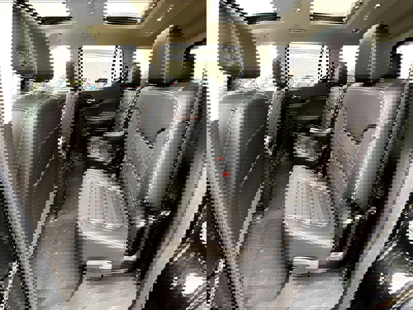 Used 2023 GMC Acadia Denali w/ Black Diamond Edition image 15