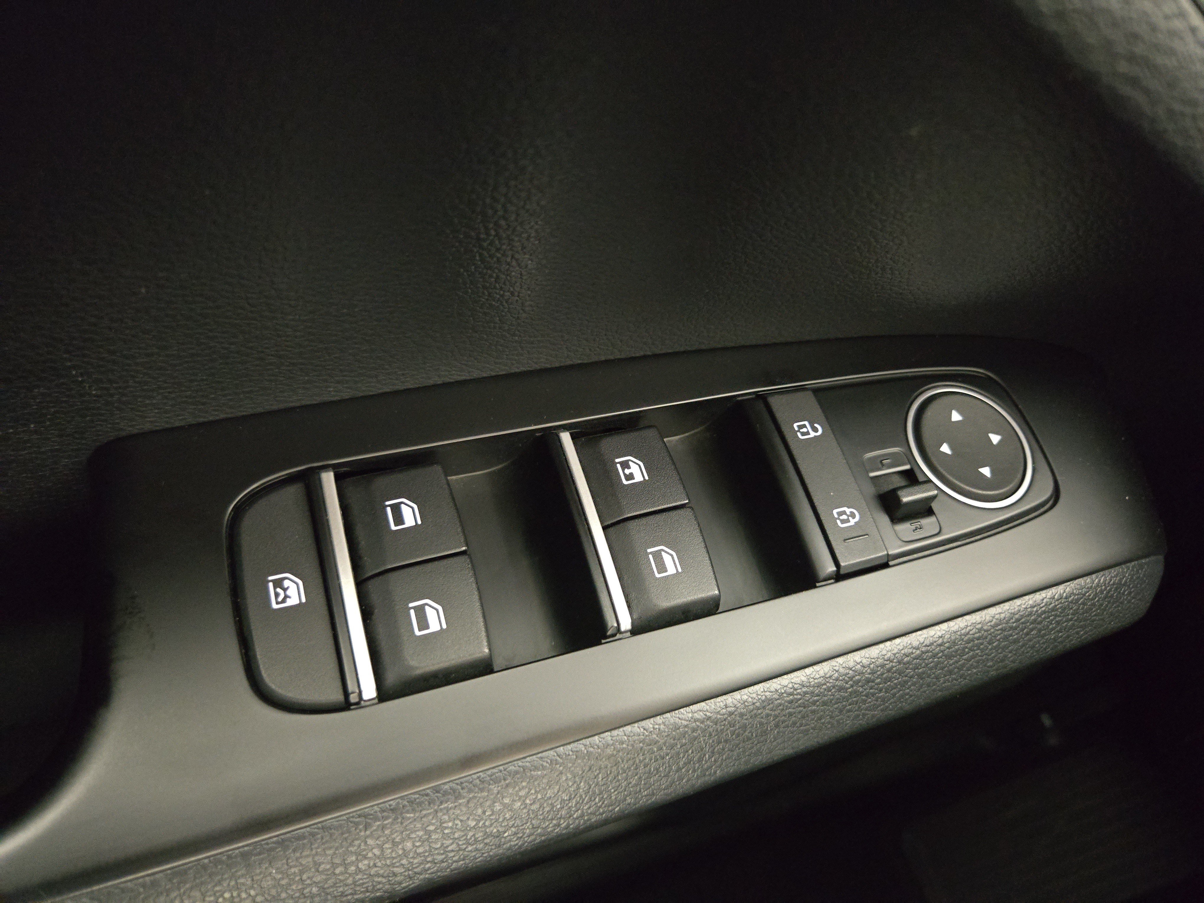 Used 2025 Kia Soul LX w/ LX Technology Package FWD image 28