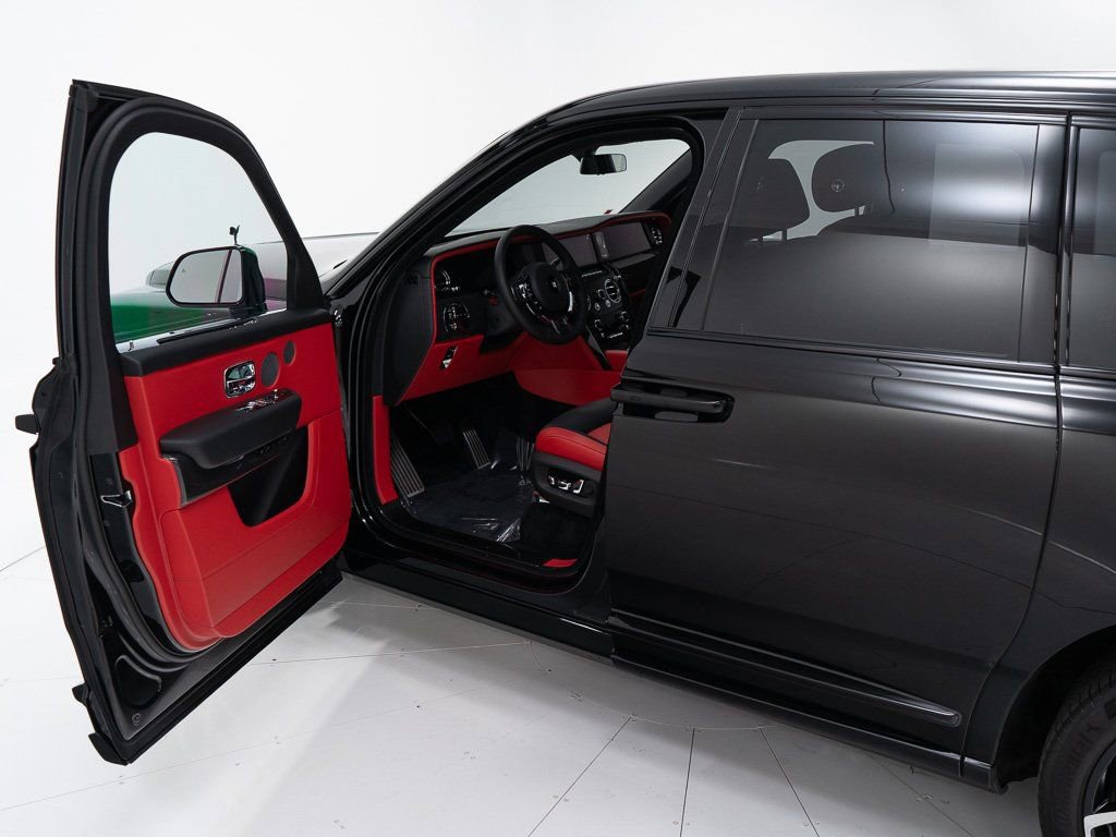 Used 2025 Rolls-Royce Cullinan Black Badge w/ Leather Finishing Pack AWD/4WD image 9