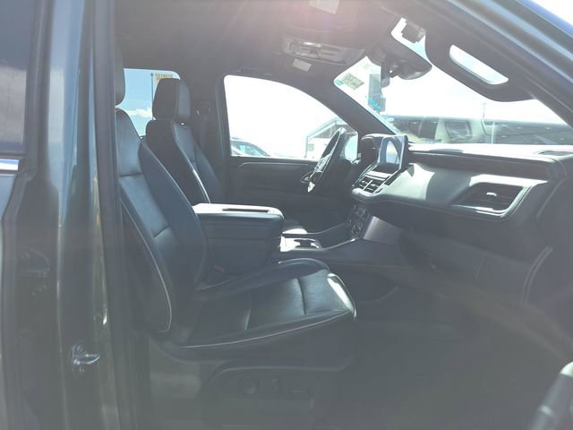 Used 2023 Chevrolet Suburban Premier image 9