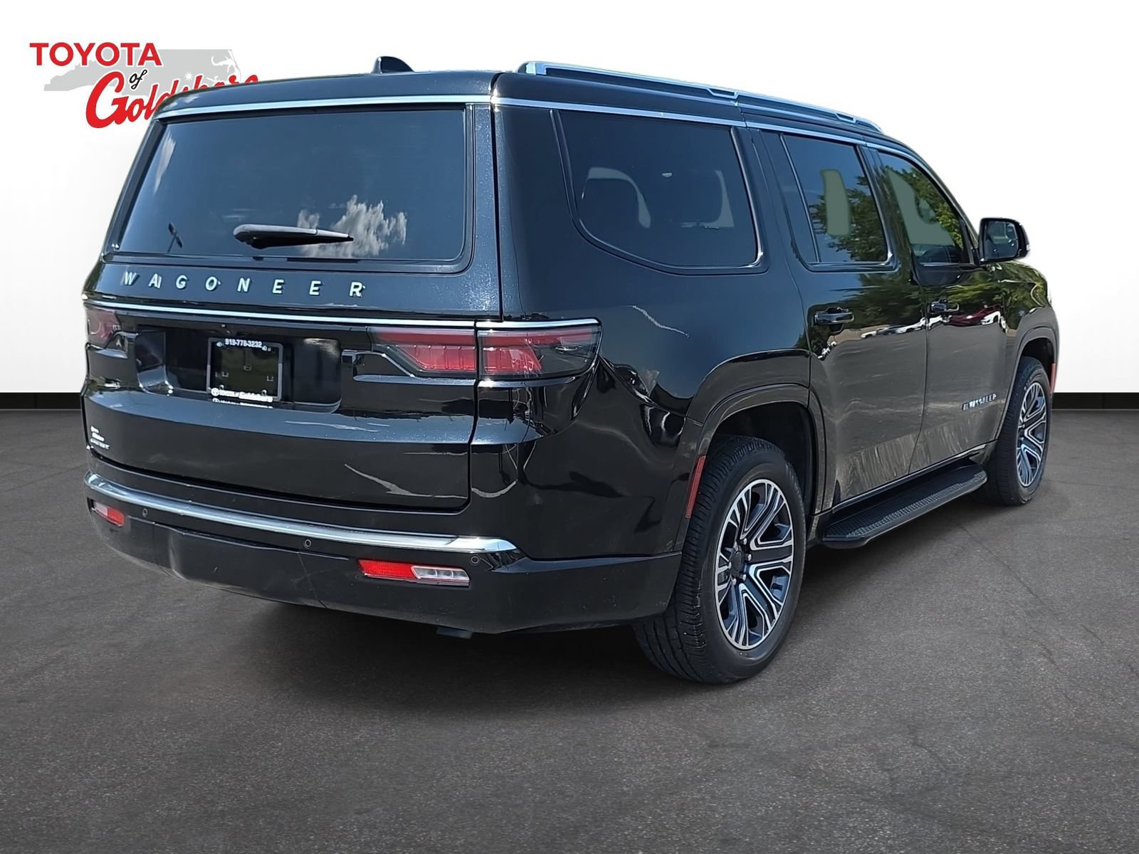 Used 2023 Jeep Wagoneer 4WD w/ Premium Group I image 5