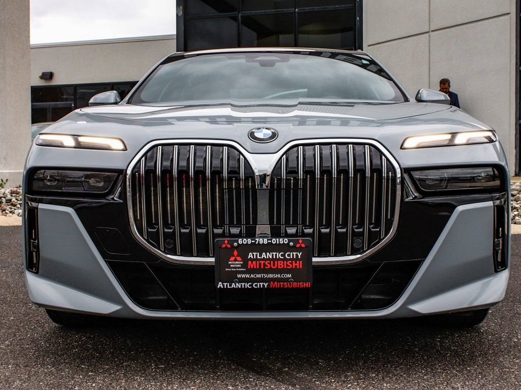 Used 2025 BMW 740i xDrive image 2