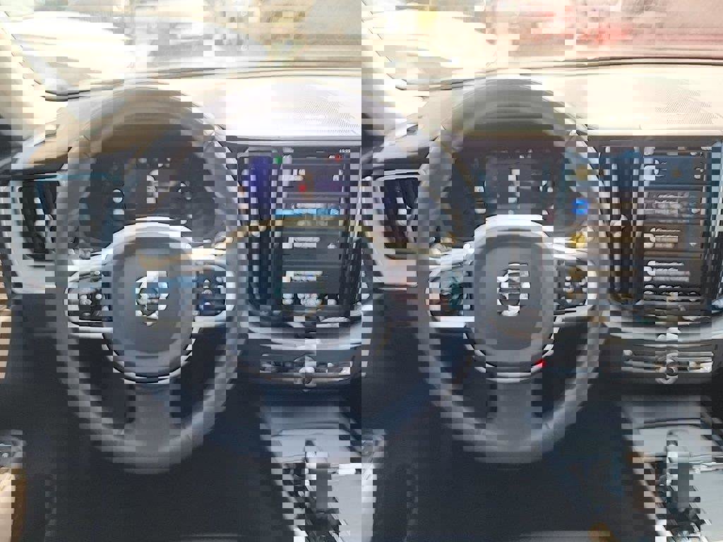 Used 2025 Volvo XC60 B5 Plus w/ Protection Package Premier image 8