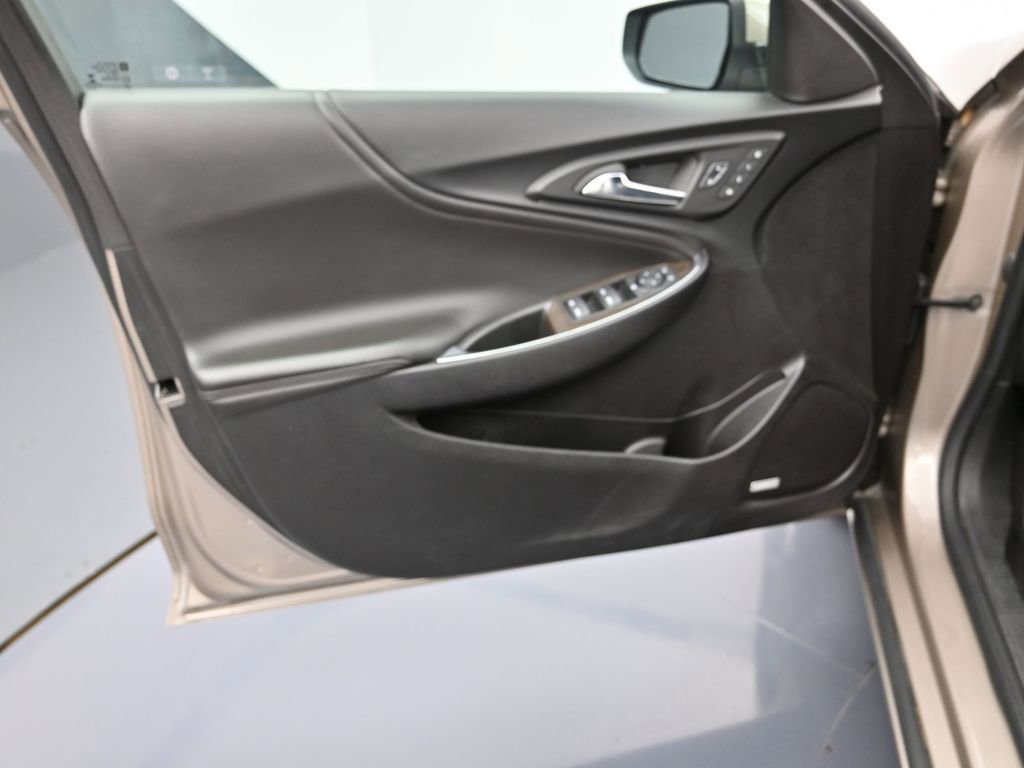 Used 2024 Chevrolet Malibu LT image 11