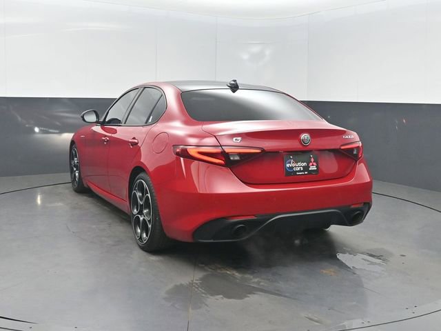 Used 2023 Alfa Romeo Giulia Veloce RWD image 3