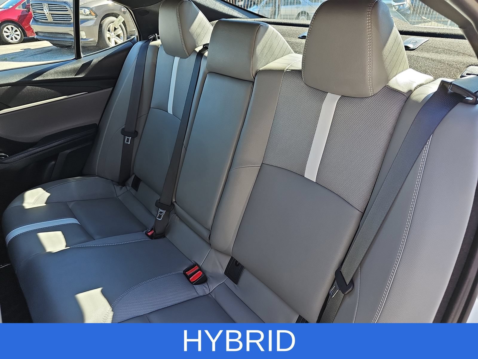 Used 2025 Toyota Camry SE FWD image 13