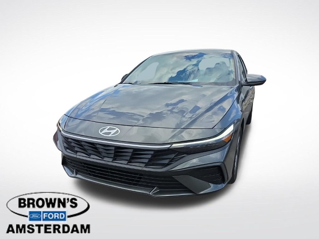Used 2024 Hyundai Elantra SEL FWD image 3