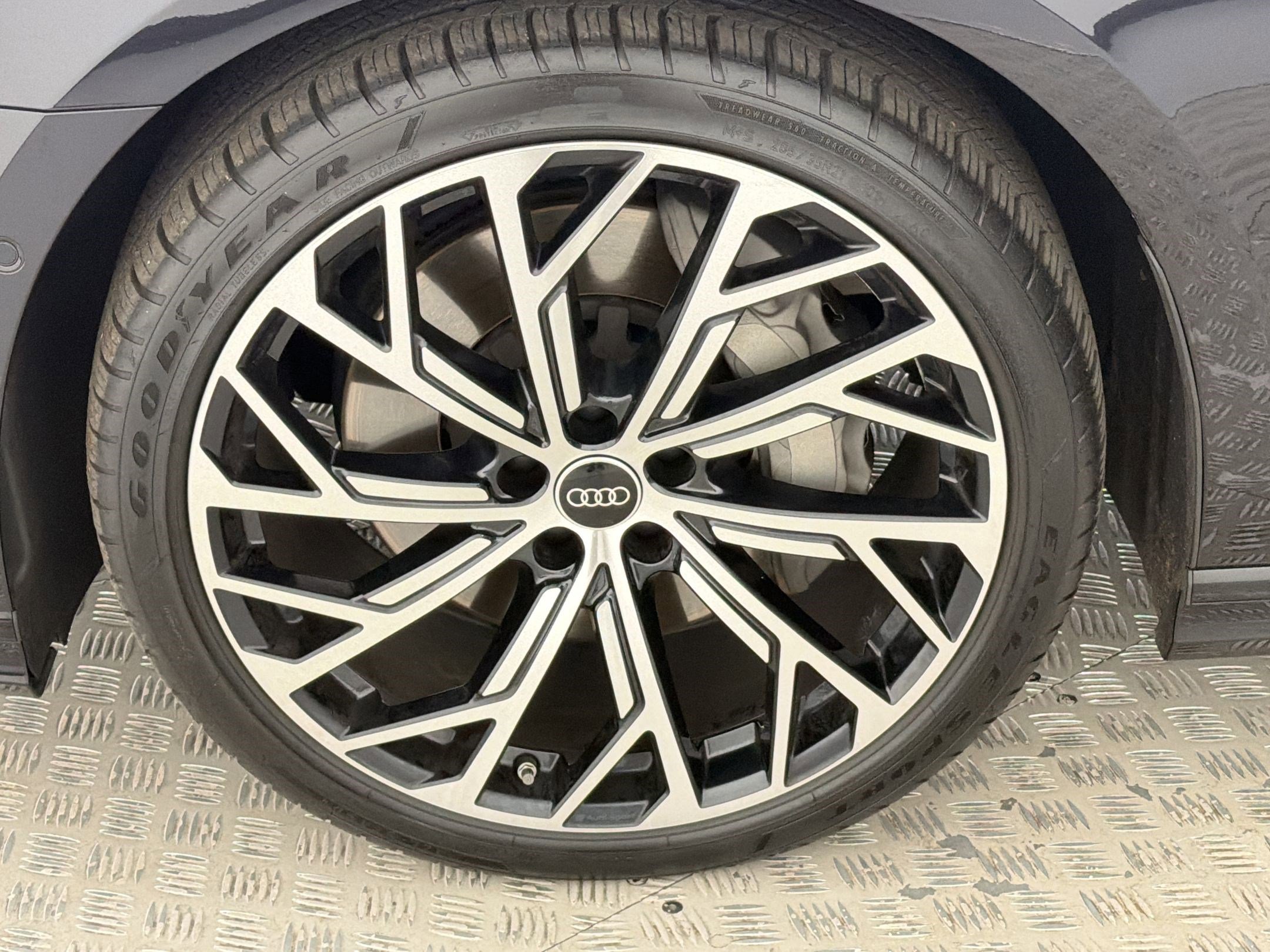 Used 2024 Audi A8 L 3.0T image 11