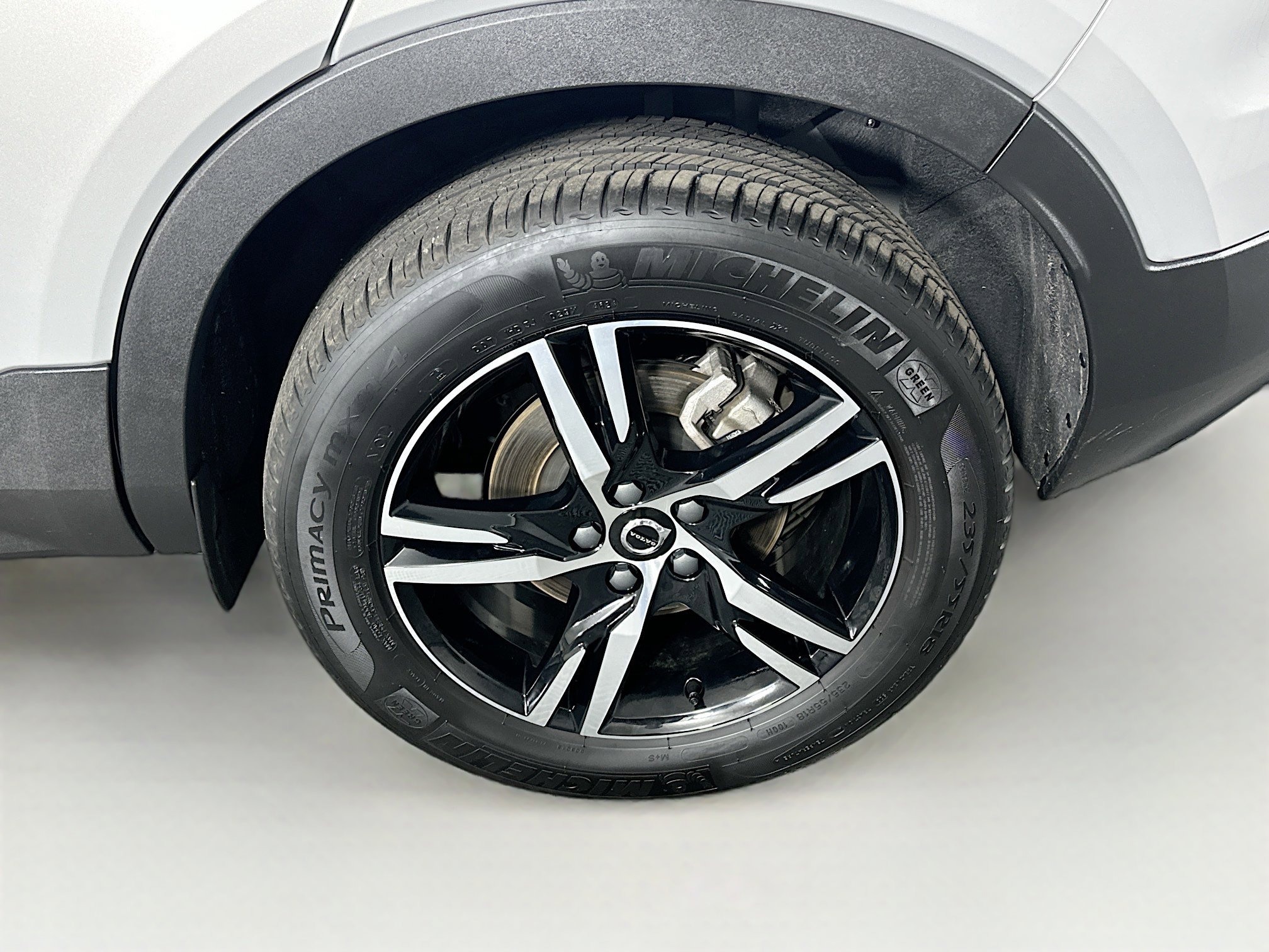 Used 2025 Volvo XC40 B5 Core image 11