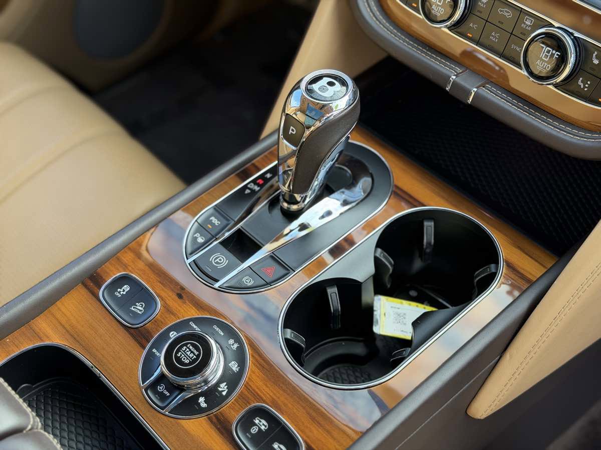 Used 2018 Bentley Bentayga image 23