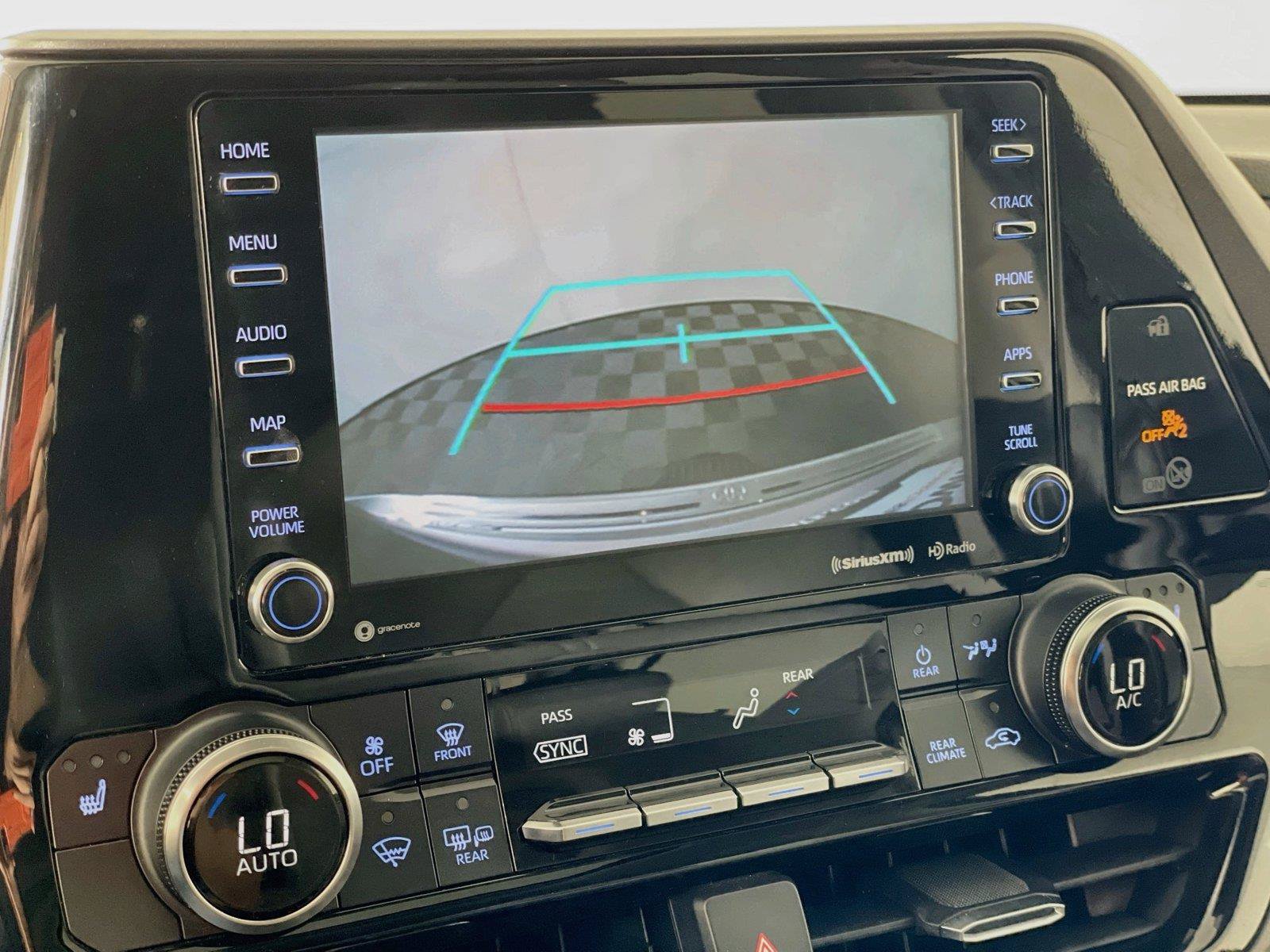 Used 2022 Toyota Highlander XLE AWD/4WD image 18
