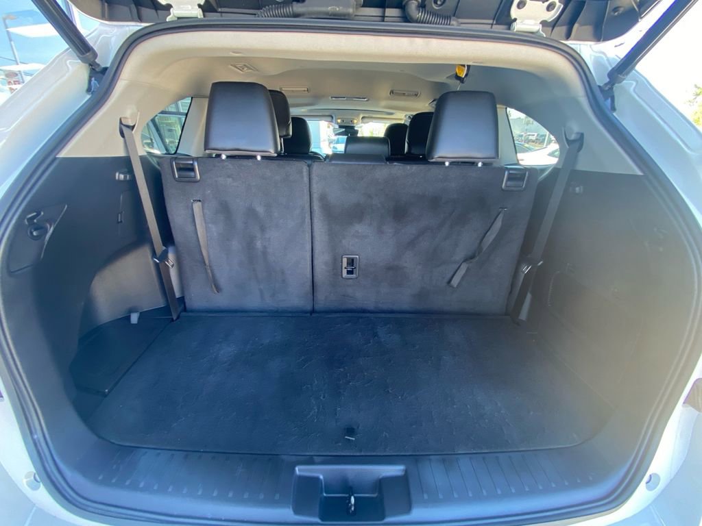 Used 2023 Toyota Highlander XLE AWD/4WD image 30