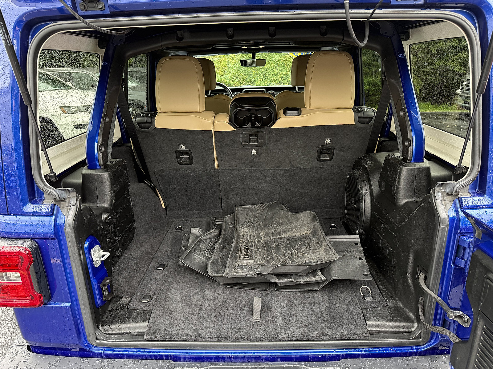 Certified 2019 Jeep Wrangler Unlimited Sahara AWD/4WD image 17