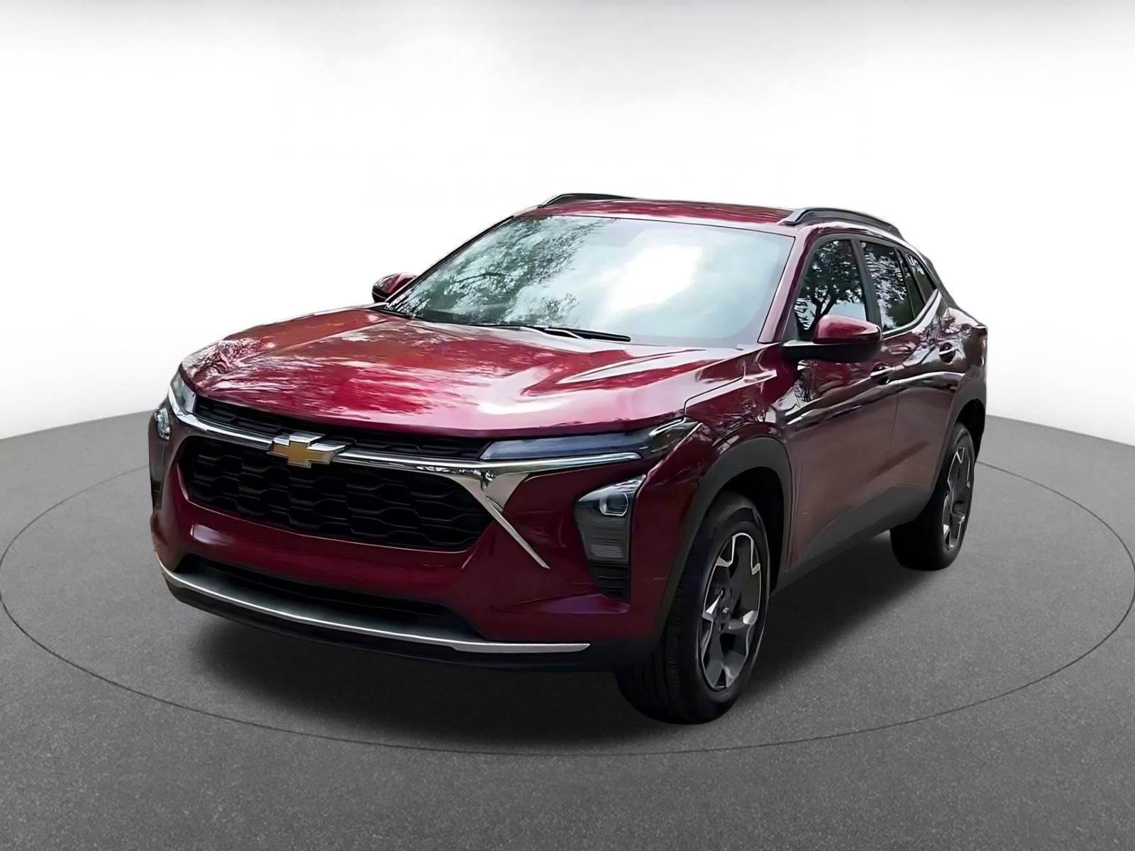 Used 2025 Chevrolet Trax LT FWD image 4