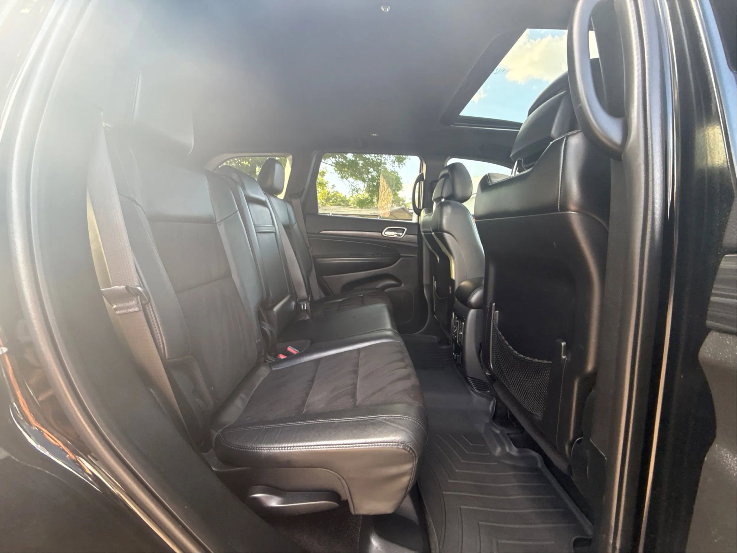Used 2019 Jeep Grand Cherokee Altitude AWD/4WD image 12
