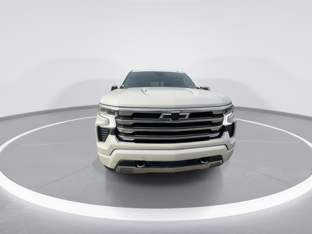 Used 2024 Chevrolet Silverado 1500 High Country w/ Technology Package AWD/4WD image 3