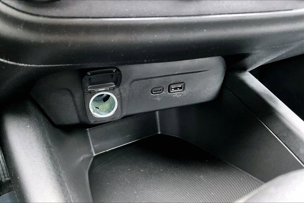 Used 2025 Chevrolet Trax LS image 32