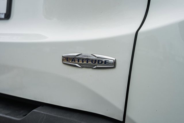 Used 2019 Jeep Renegade Latitude w/ Cold Weather Group image 17