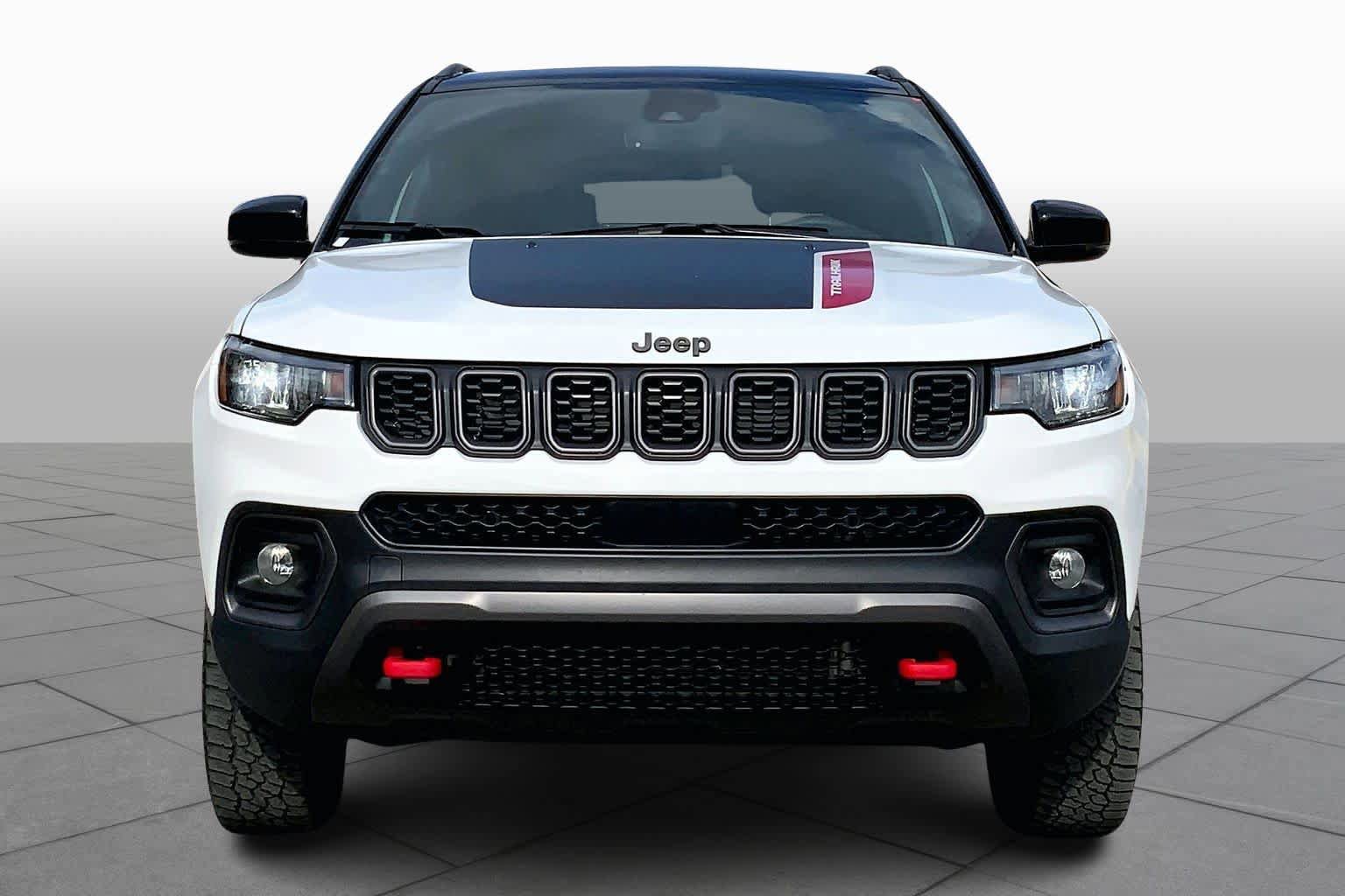 Used 2025 Jeep Compass Trailhawk AWD/4WD image 4