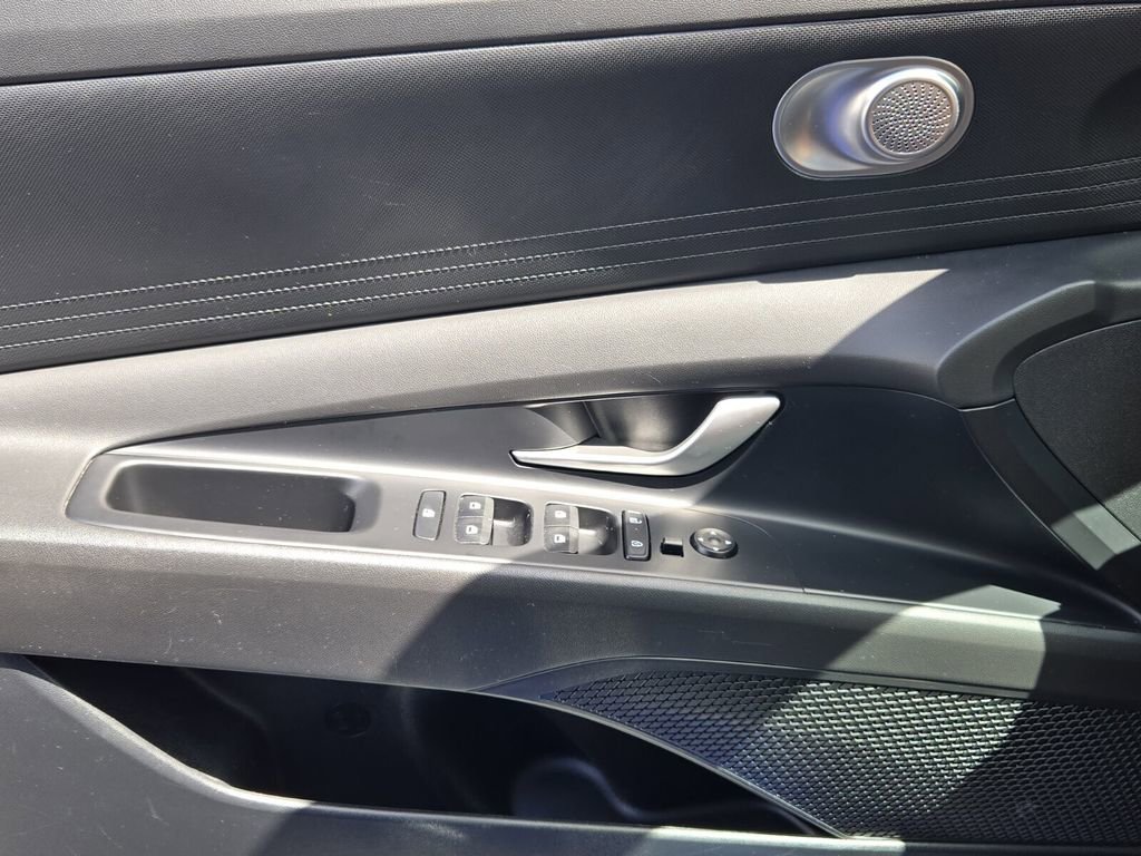 Certified 2024 Hyundai Elantra SEL FWD image 29