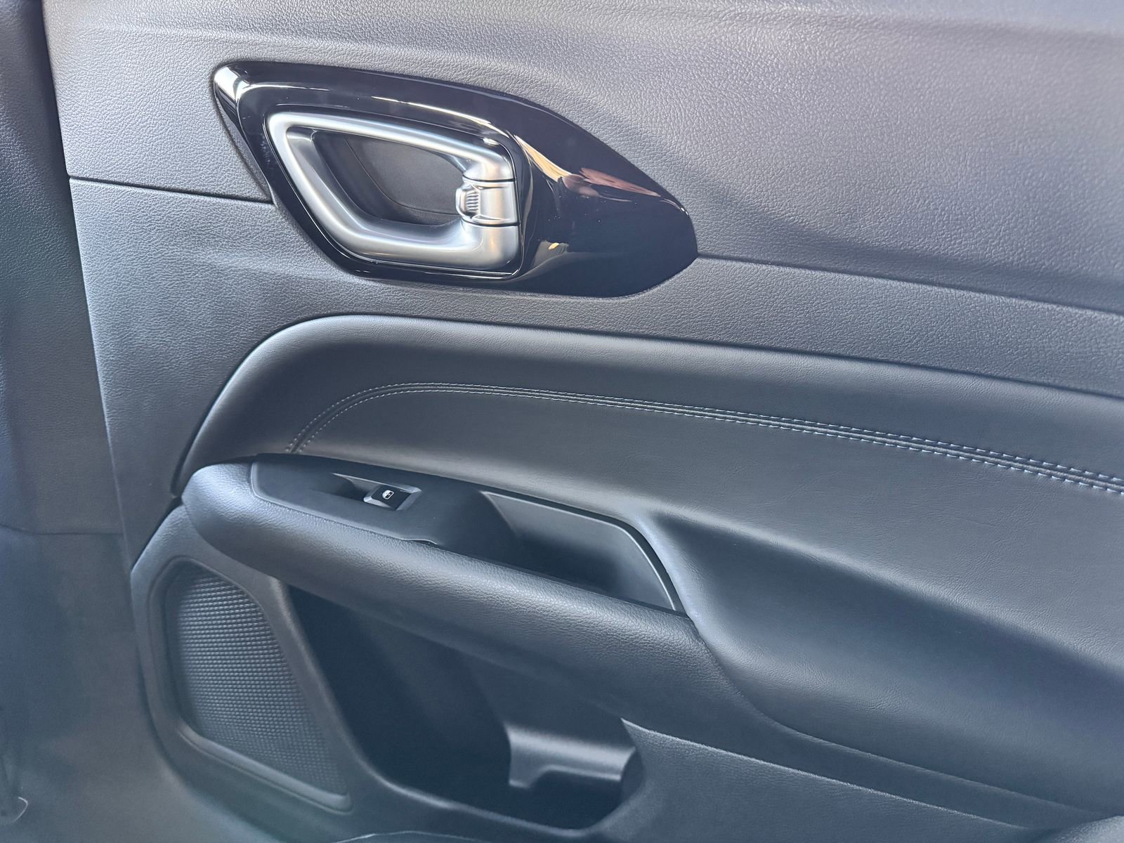 New 2026 Jeep Compass Limited image 25